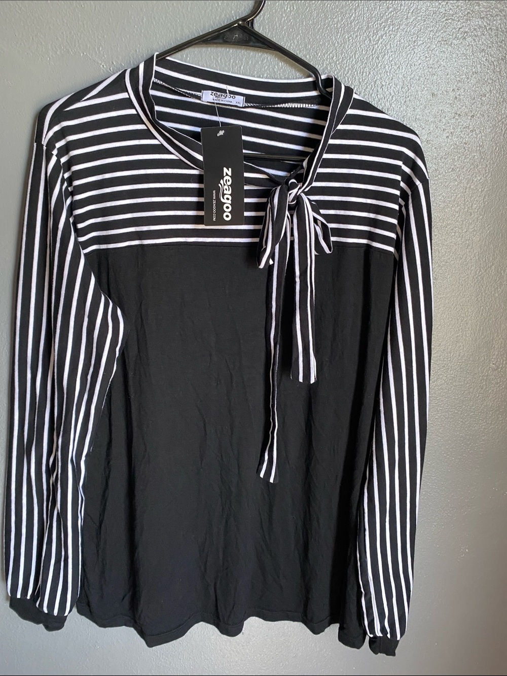 zeagoo Black & White Striped Tie-Front Top NWT